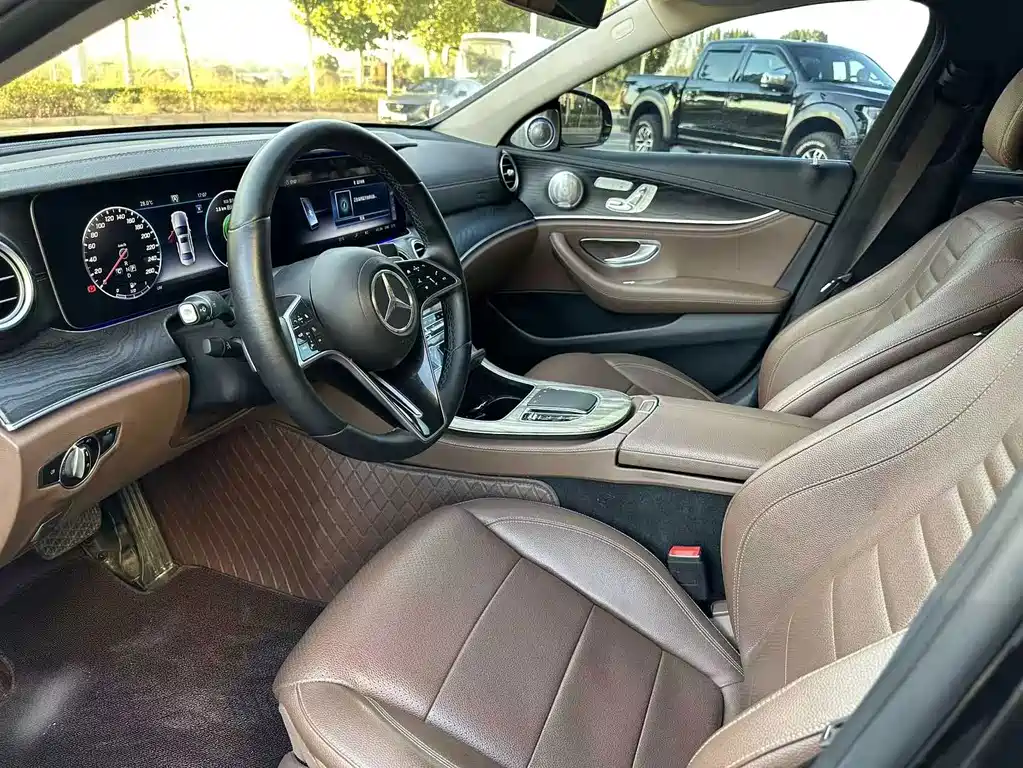 Mercedes-Benz E-Class — миниатюра 5
