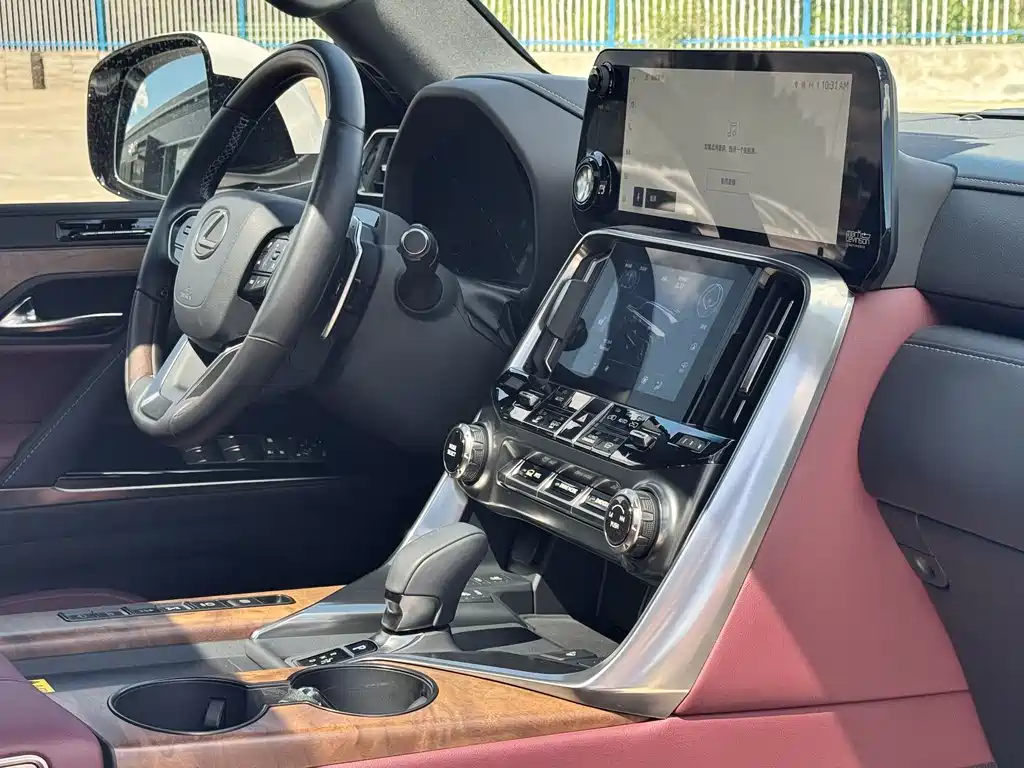 Lexus LX 2025 700h