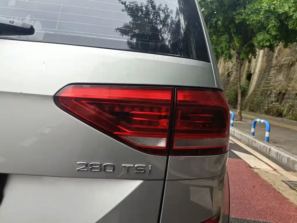 Volkswagen Touran — миниатюра 16