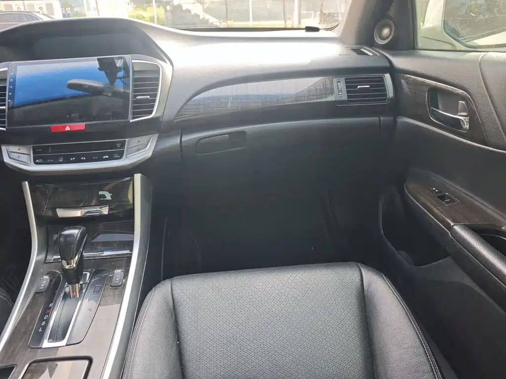 Honda Accord — миниатюра 19