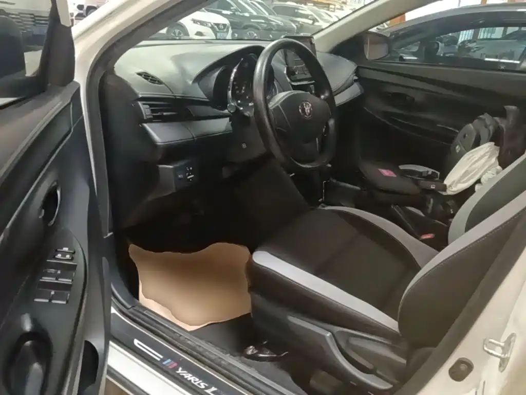 Toyota Yaris L — миниатюра 16