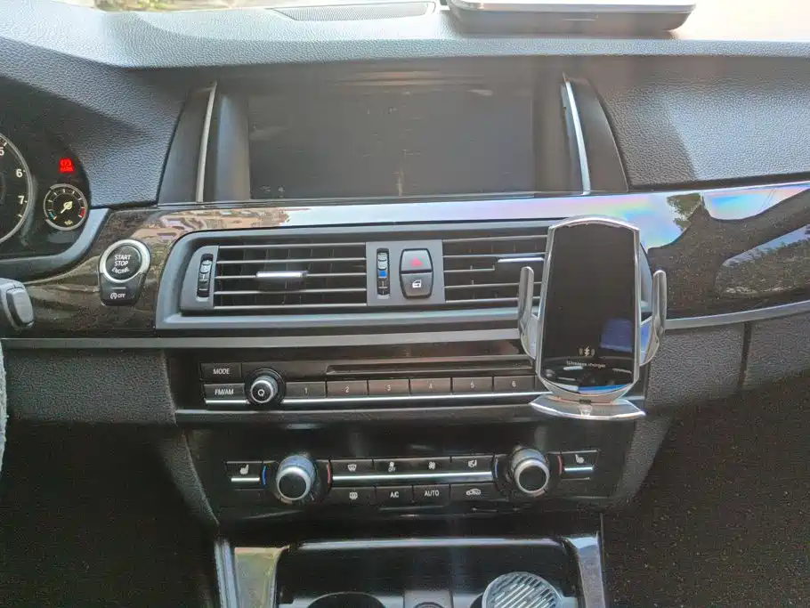 BMW 5 Series — миниатюра 13