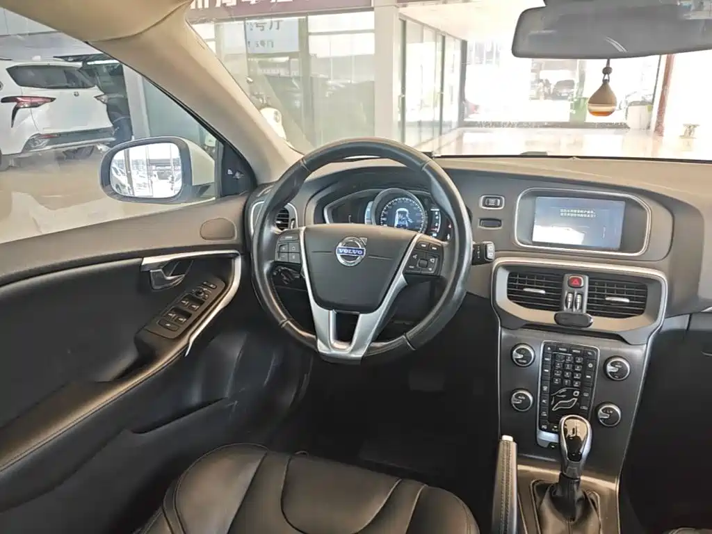 Volvo V40 — миниатюра 11
