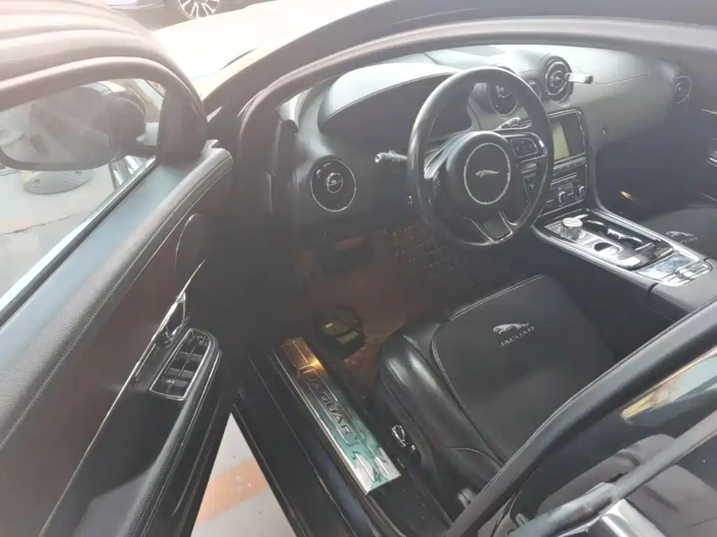 Jaguar XJ — миниатюра 16