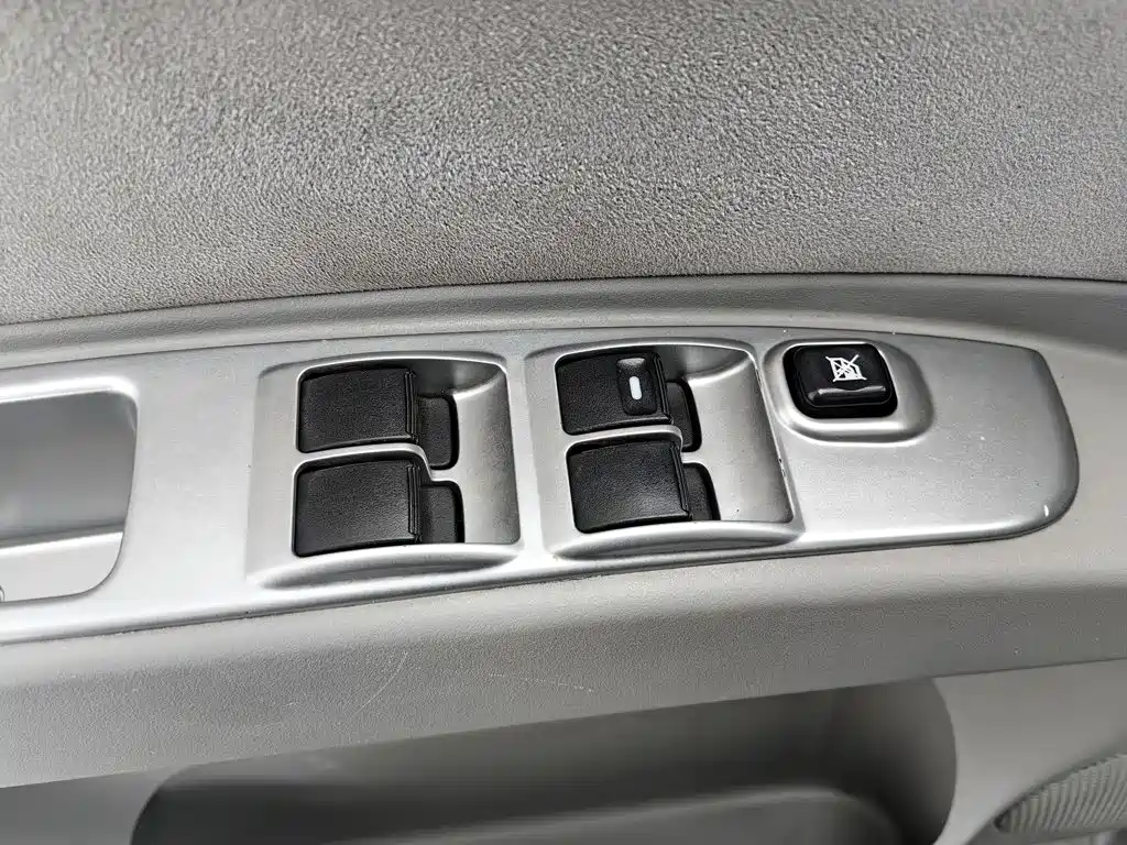Mitsubishi Pajero Sport — миниатюра 9