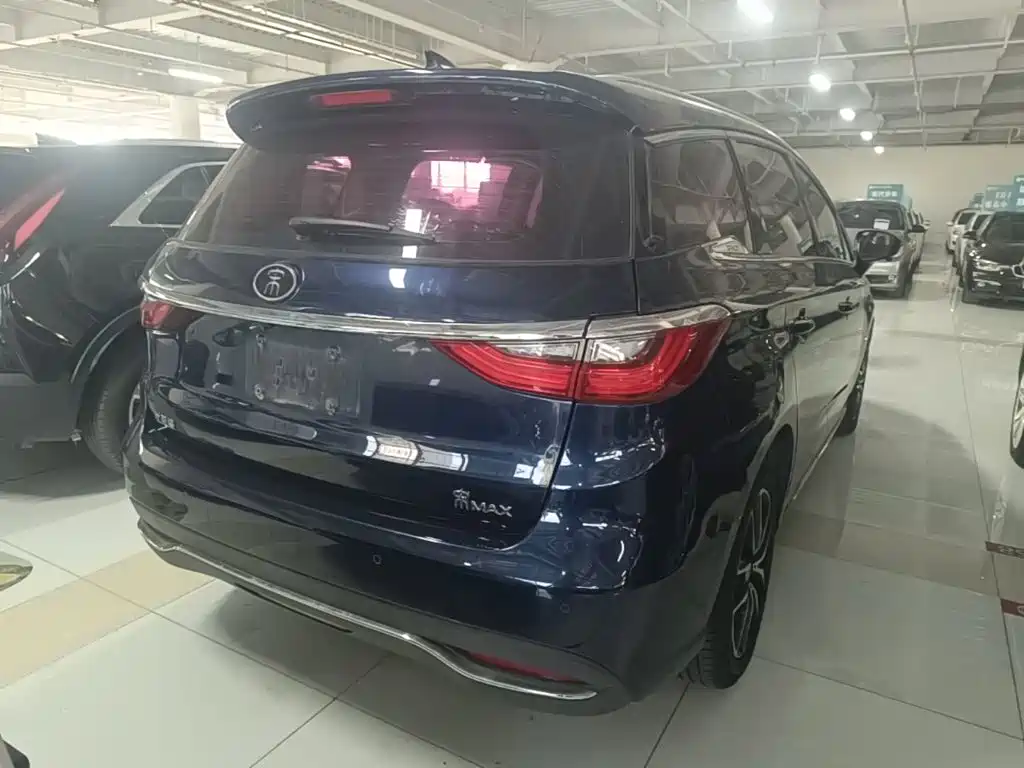 BYD MAX — миниатюра 7