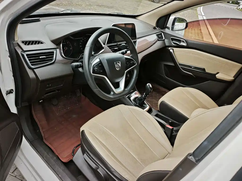 Baojun 310W — миниатюра 10