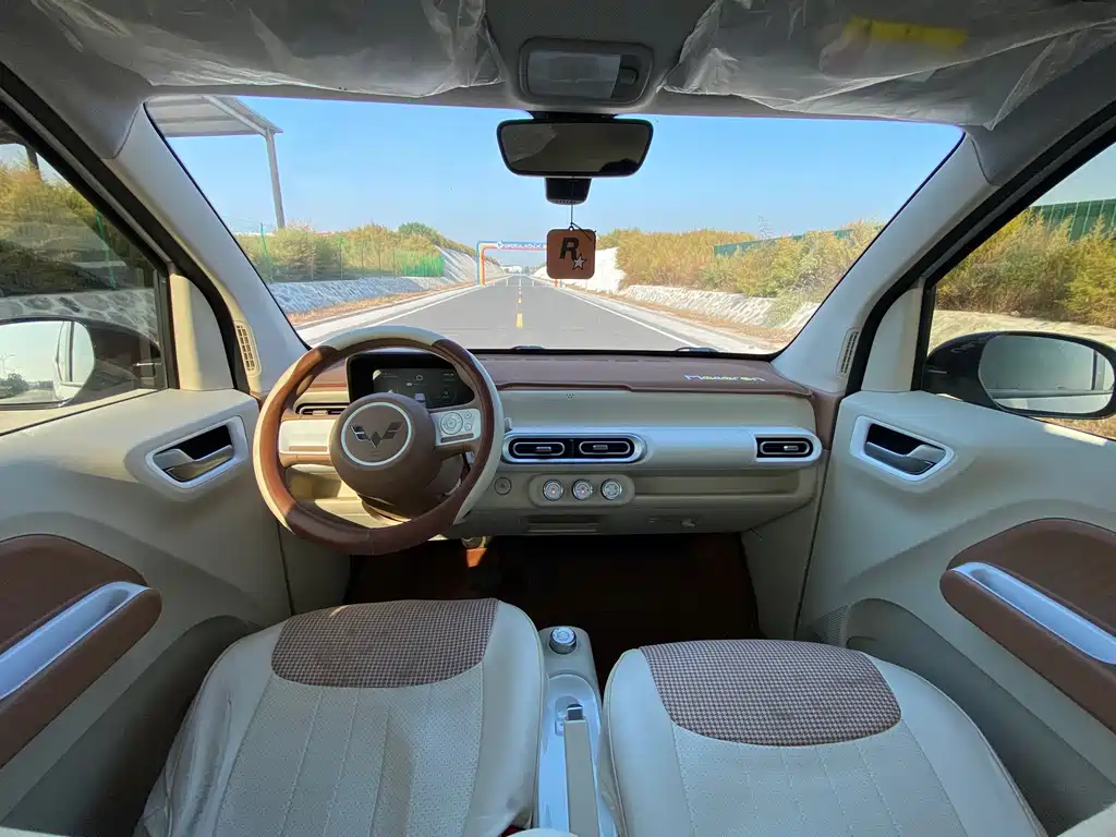 Wuling MINIEV — миниатюра 9