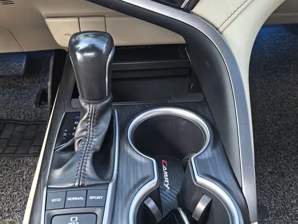 Toyota Camry — миниатюра 12