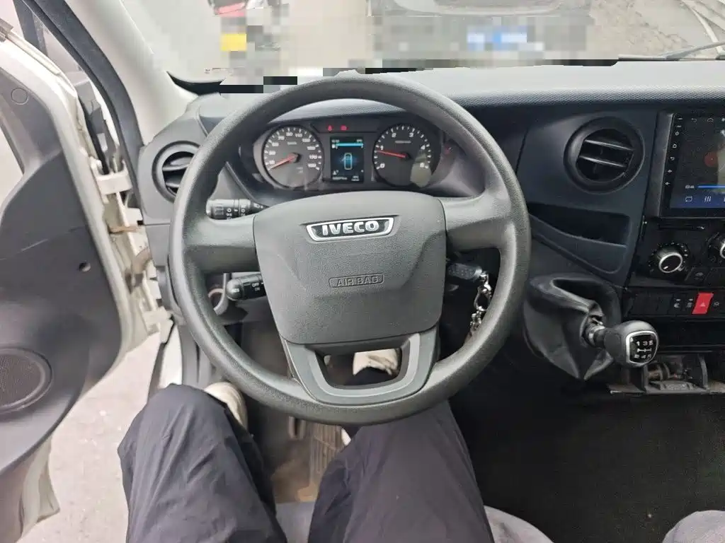 IVECO Ousheng — миниатюра 6