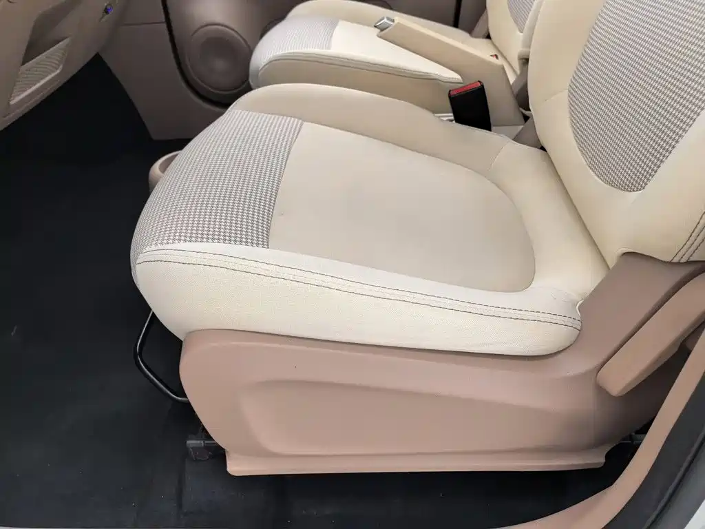 Wuling MINIEV — миниатюра 20