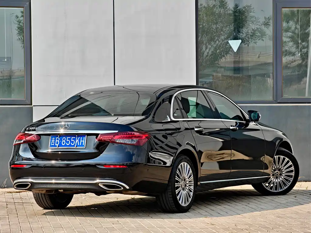 Mercedes-Benz E-Class — миниатюра 6