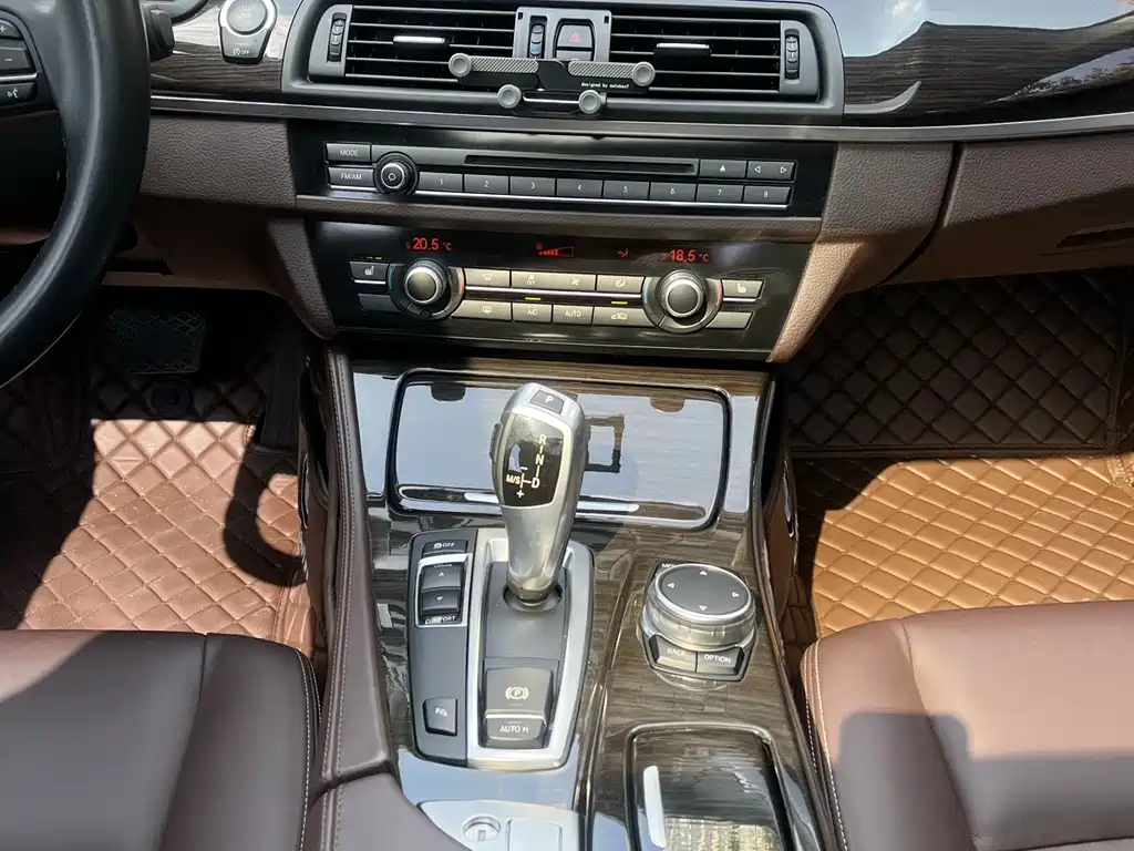 BMW 5 Series — миниатюра 15