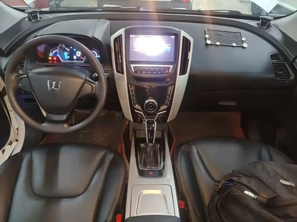 Luxgen U6 — миниатюра 10