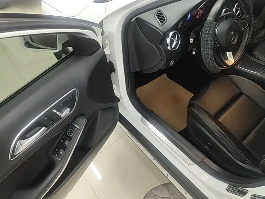 Mercedes-Benz GLA — миниатюра 16