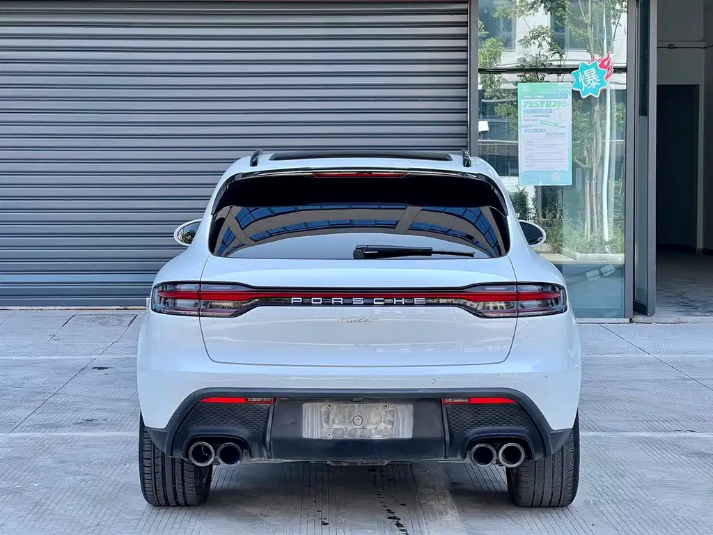 PORSCHE MACAN