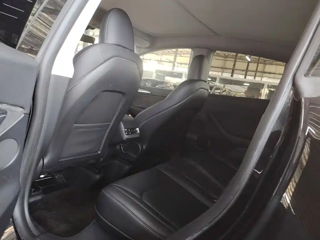 Tesla Model Y — миниатюра 17