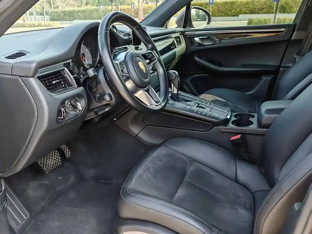 Porsche Macan — миниатюра 4
