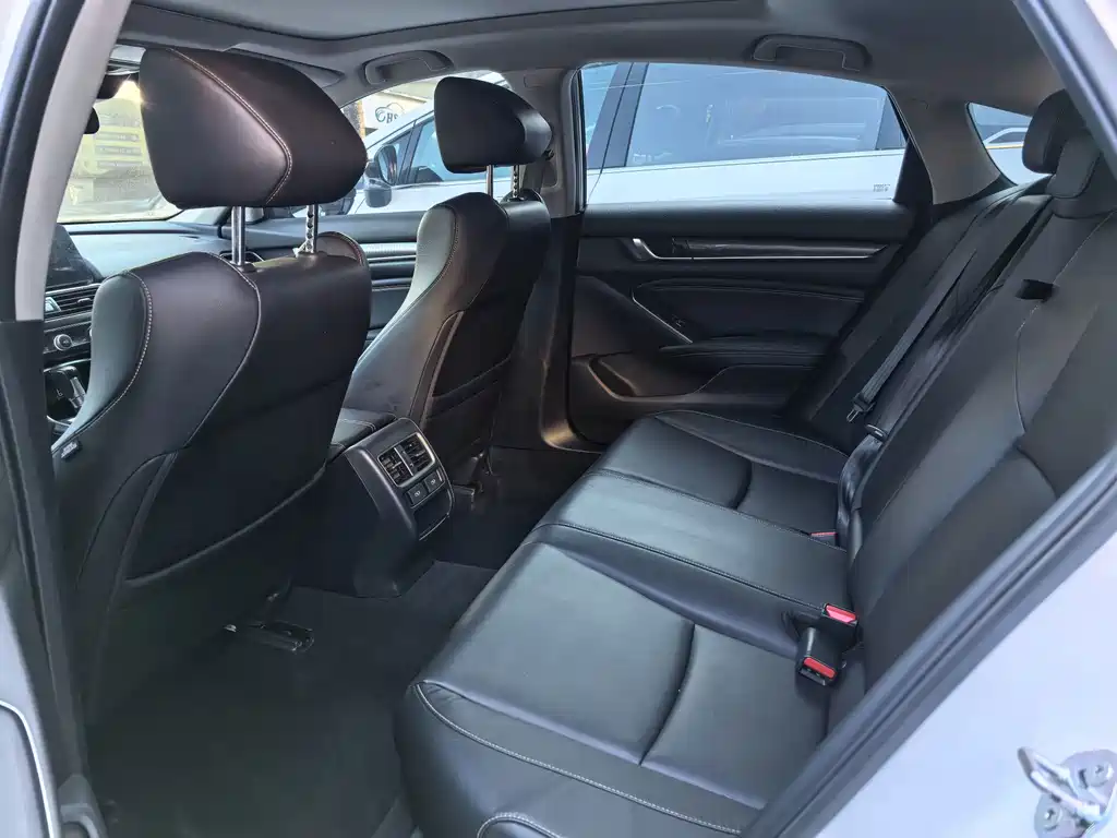 Honda Accord — миниатюра 8