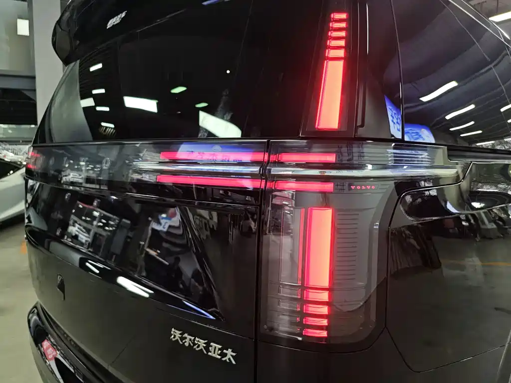 Volvo EM90 — миниатюра 13