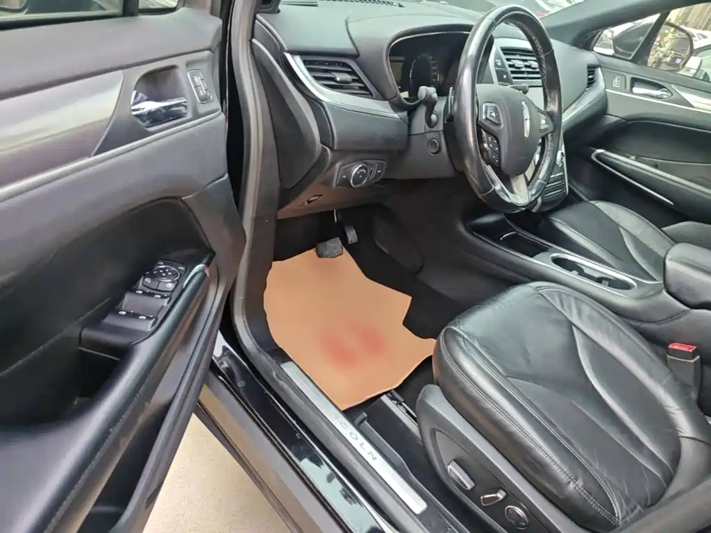 Lincoln MKC — миниатюра 12