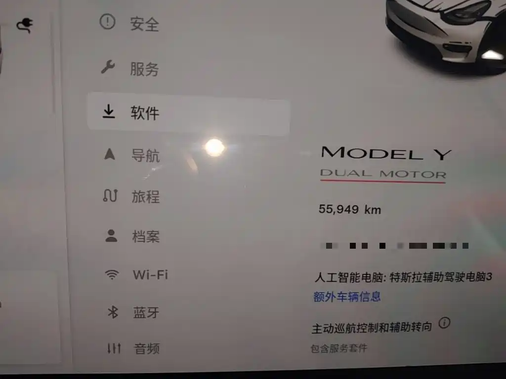 Tesla Model Y — миниатюра 12