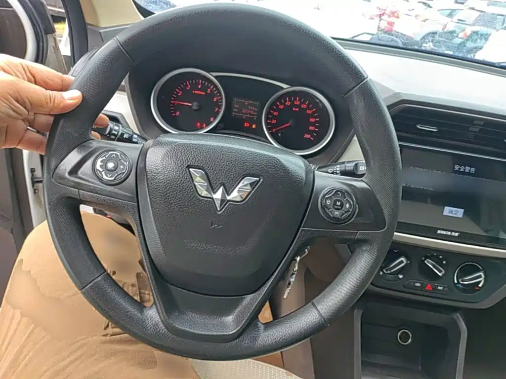 Wuling Hongguang — миниатюра 11