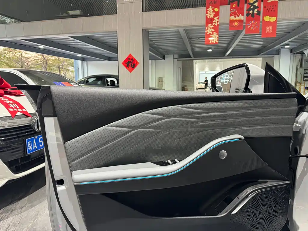 GEELY GALAXY GALAXY E8