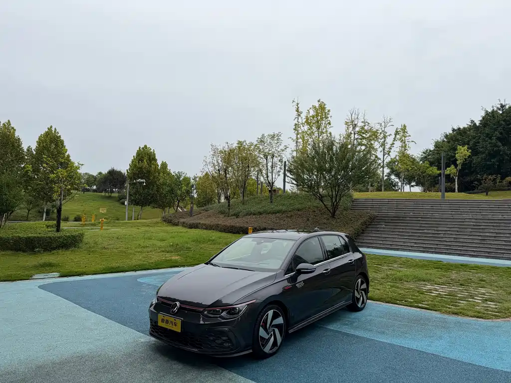 Volkswagen Golf GTI