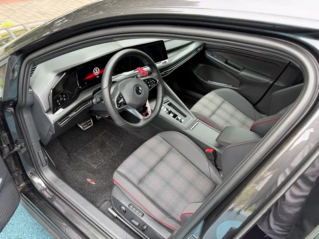 Volkswagen Golf GTI — миниатюра 9