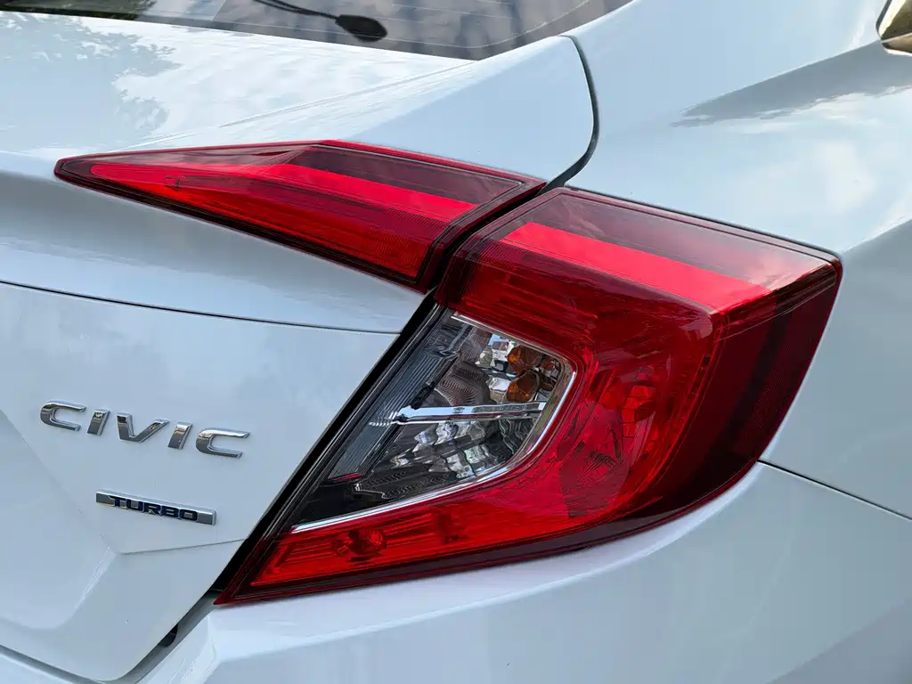 Honda Civic — миниатюра 8