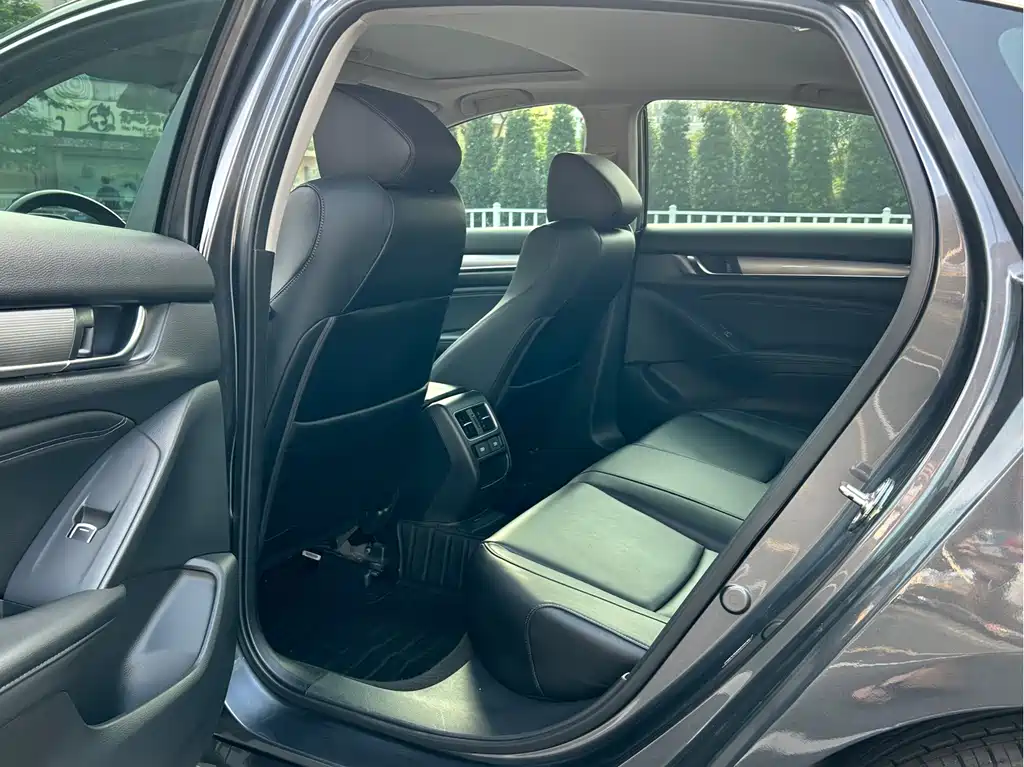 Honda Accord — миниатюра 11