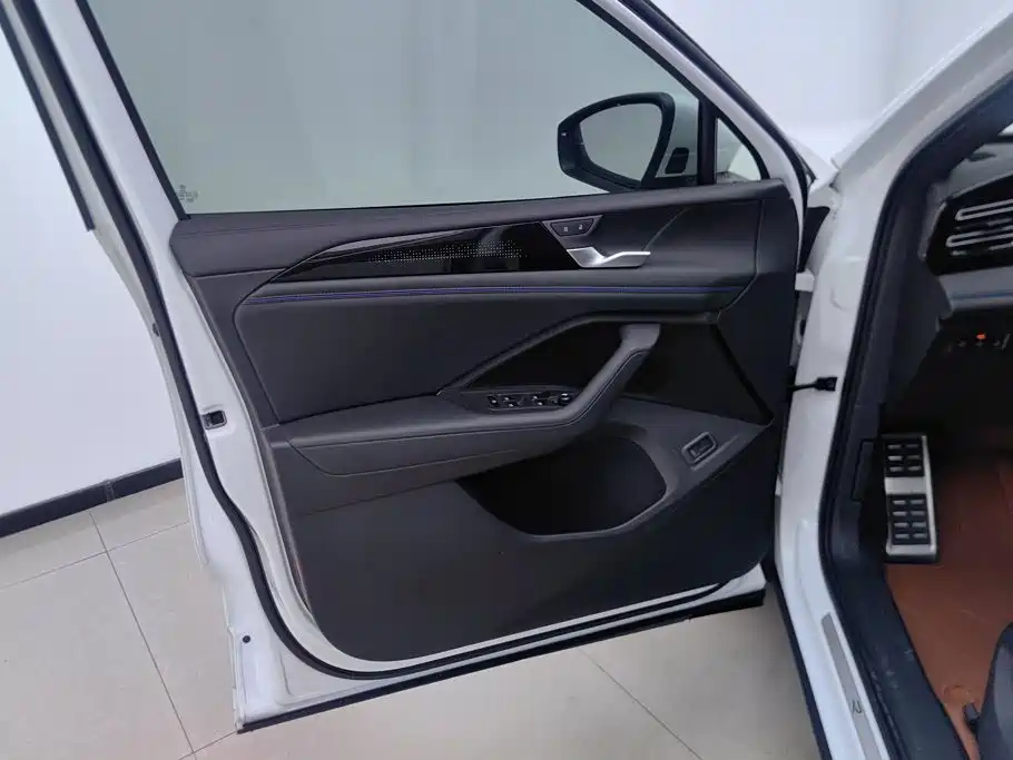 Volkswagen Tiguan L — миниатюра 7