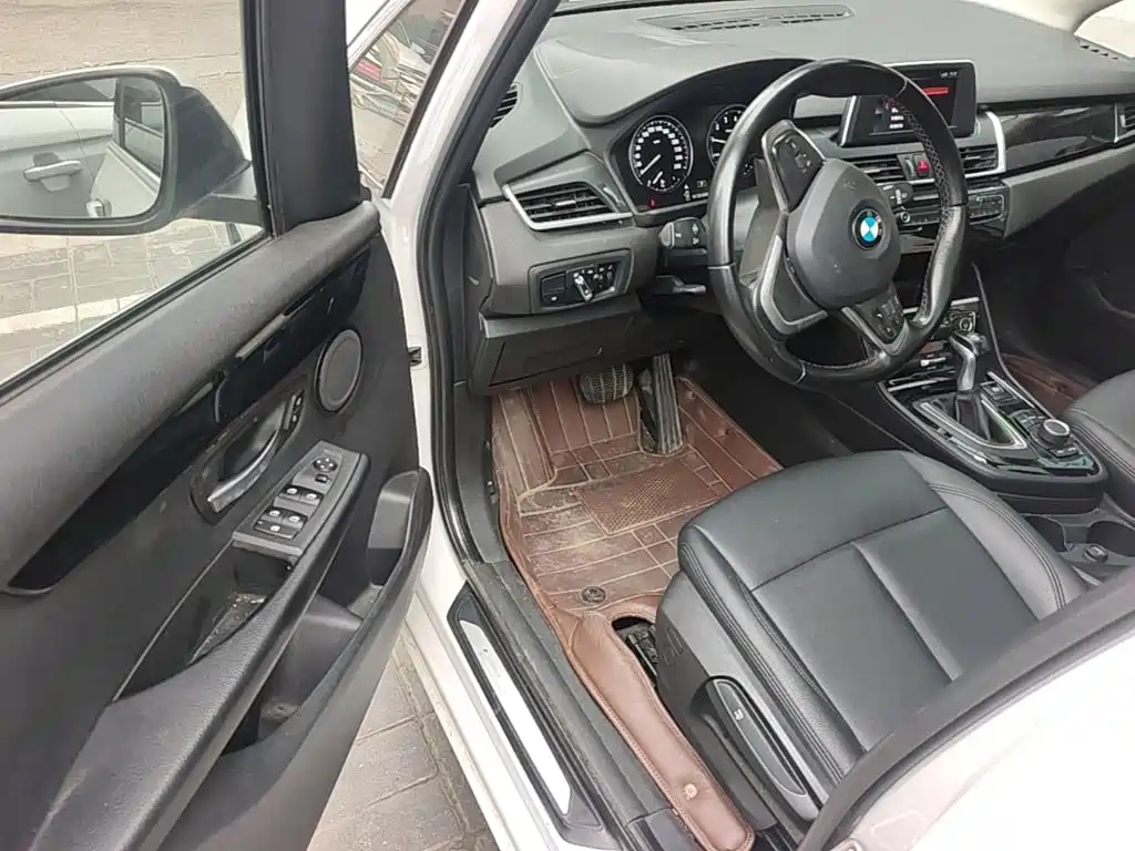 BMW 2 Series Active Tourer — миниатюра 21