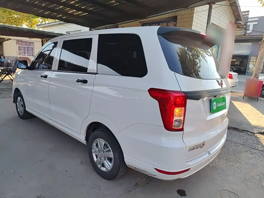 Wuling Hongguang — миниатюра 5