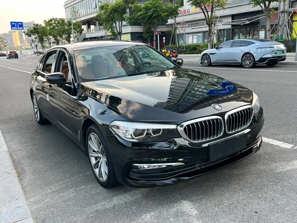 BMW 5 Series — миниатюра 3