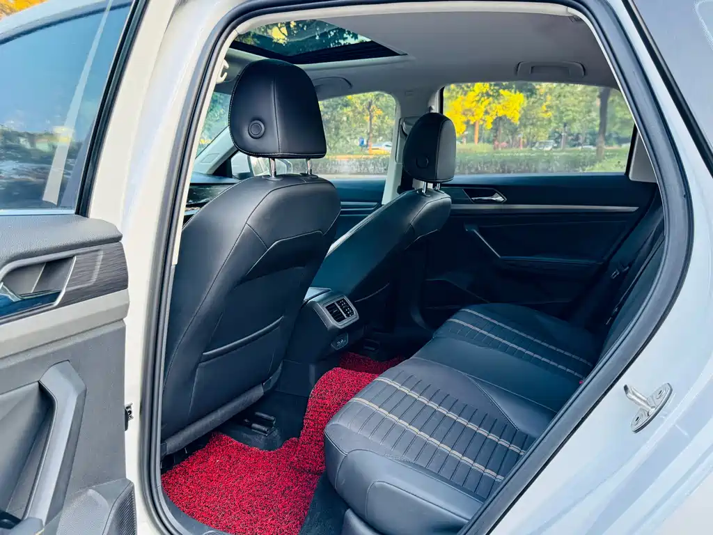 Volkswagen Lavida — миниатюра 6