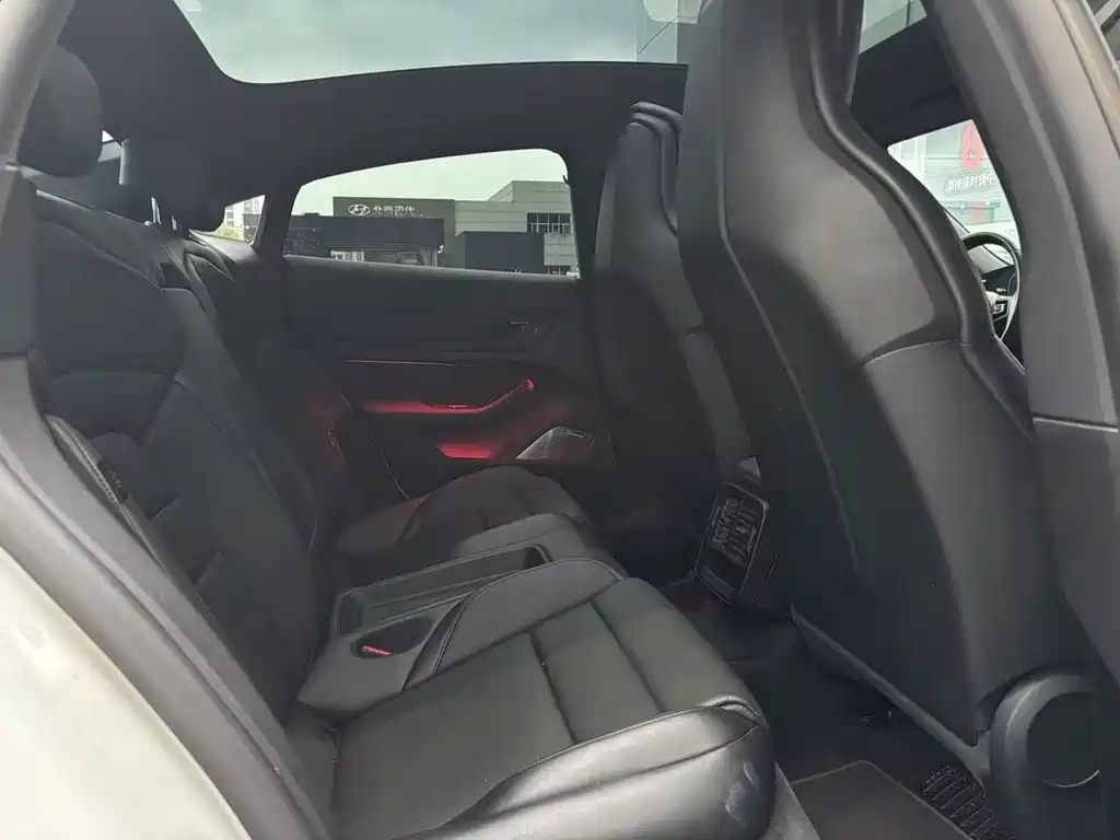 Porsche Taycan — миниатюра 10