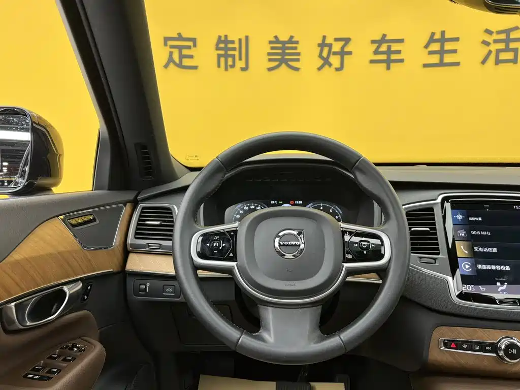 Volvo XC90 — миниатюра 32