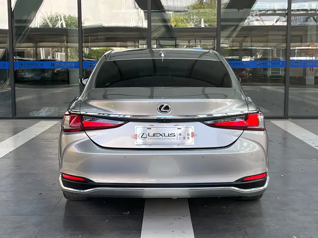 Lexus ES — миниатюра 5