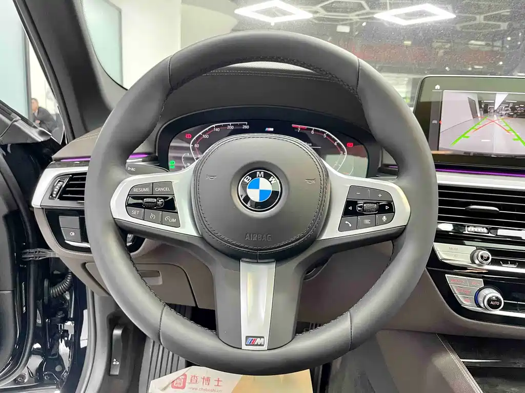 BMW 5 Series — миниатюра 9