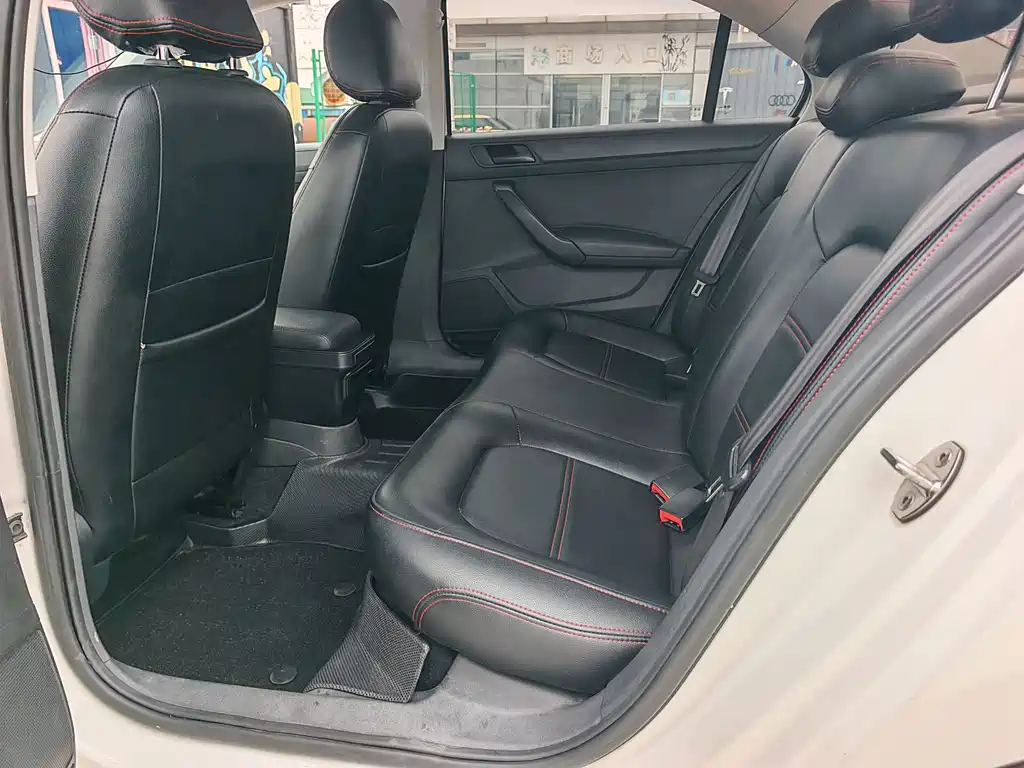 Volkswagen Santana — миниатюра 10