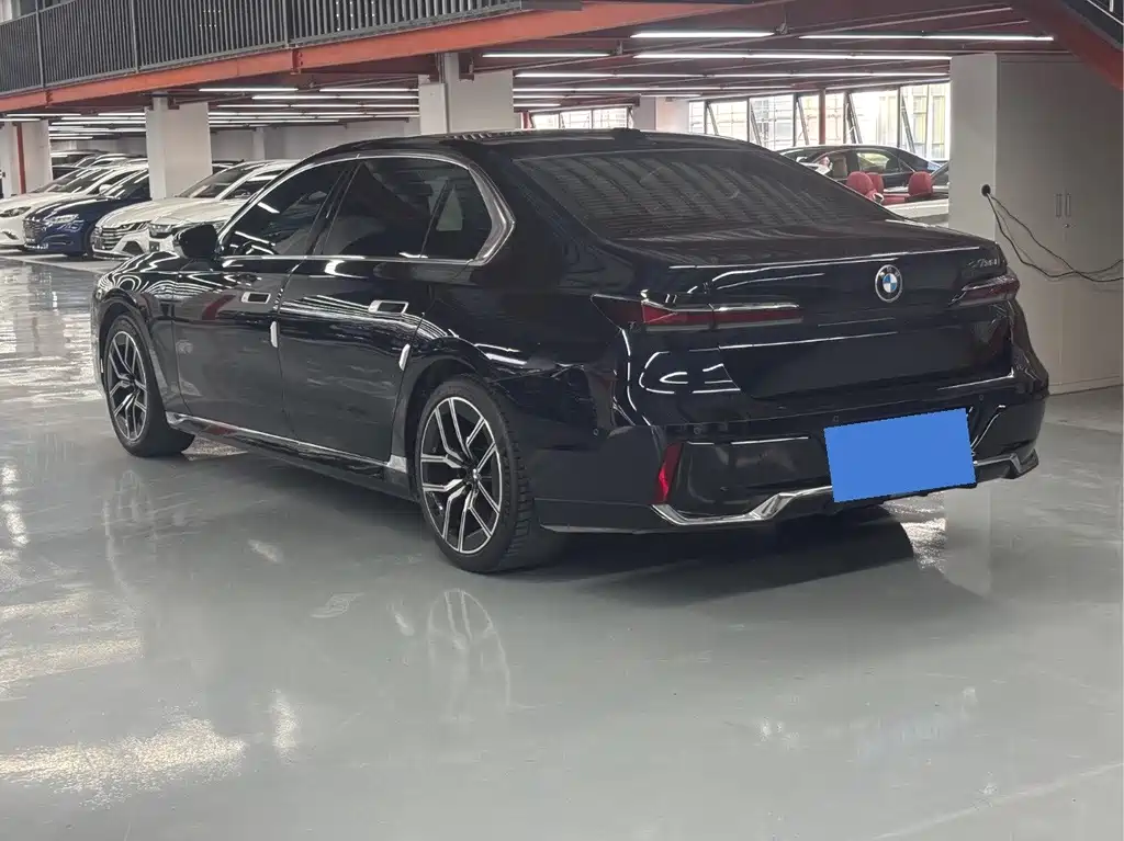 BMW 7 Series — миниатюра 10