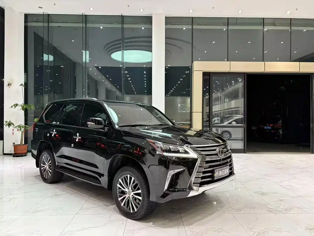 Lexus LX 570 Dynamic Luxury Edition, фото 3
