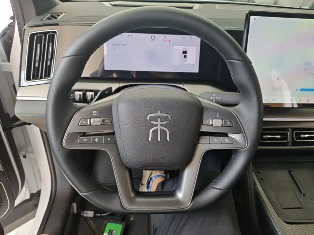 Заказать BYD L DM-i 2026 года за 2 667 819 ₽  из Китая