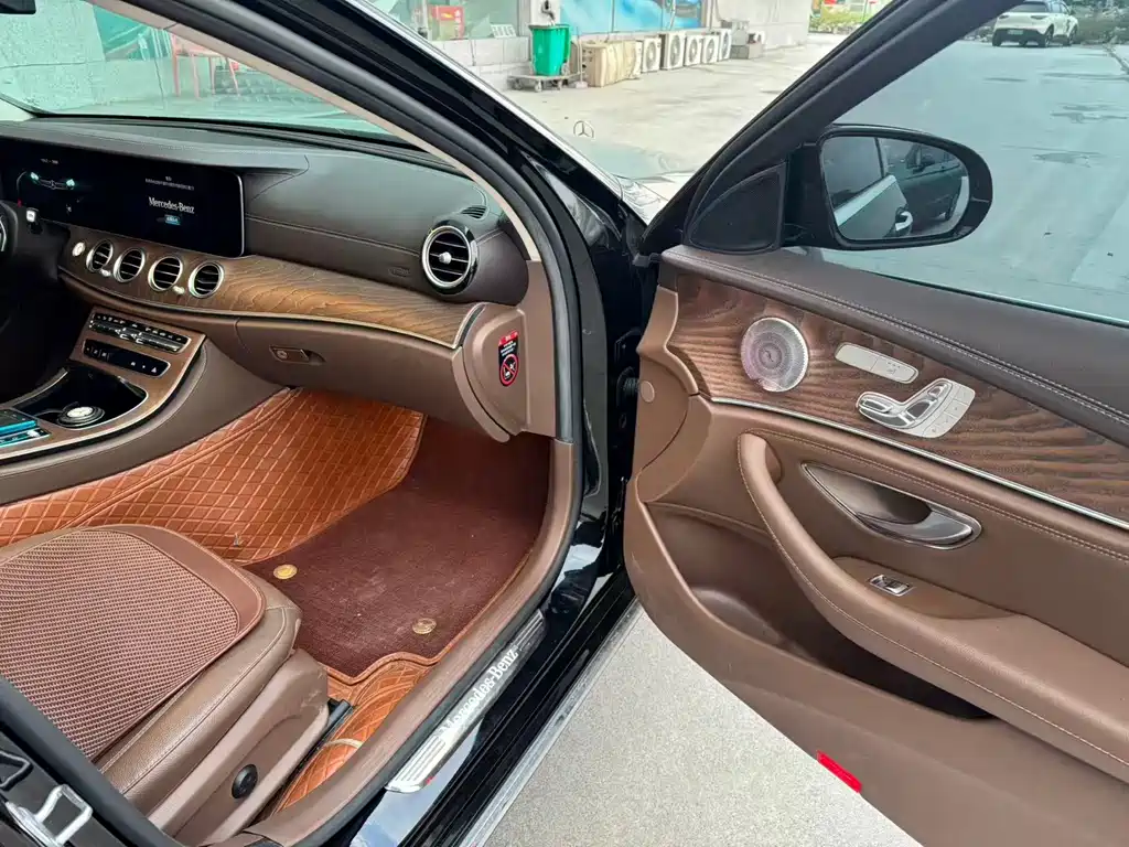 Mercedes-Benz E-Class — миниатюра 7