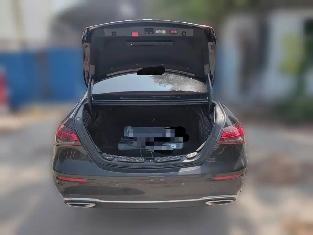 Mercedes-Benz E-Class — миниатюра 10