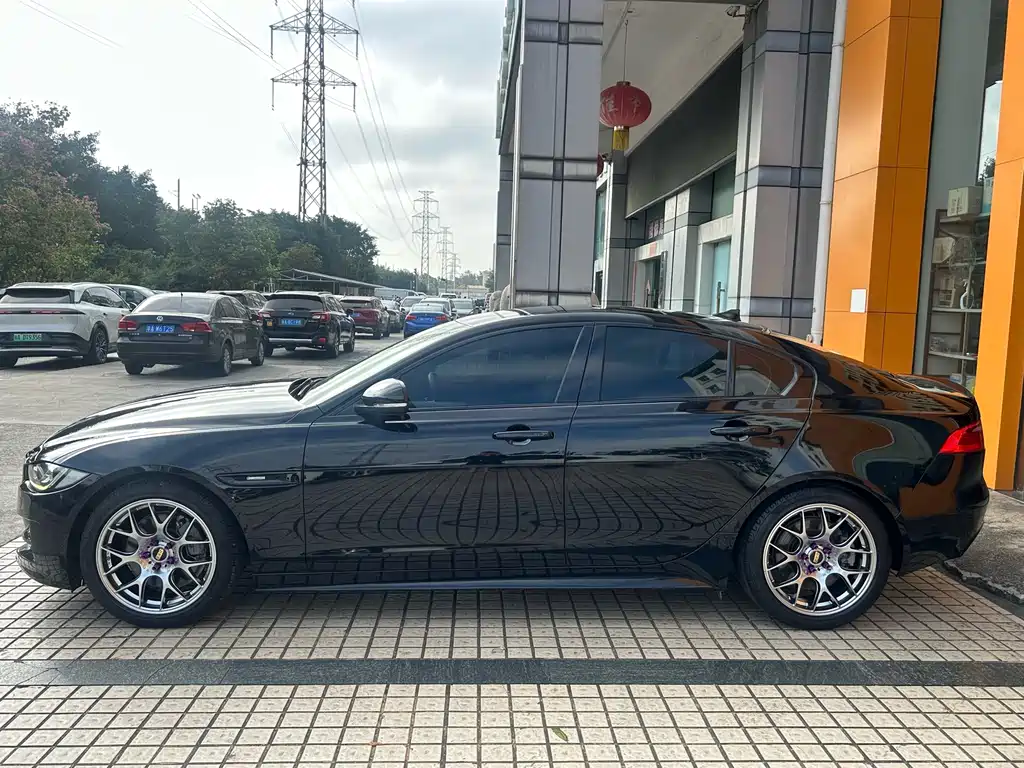 Jaguar XE 2015 2.0T 240PS R-Sport