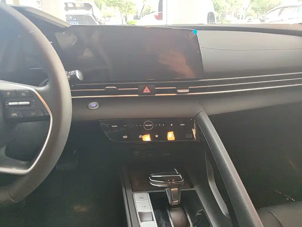 Hyundai Elantra — миниатюра 13