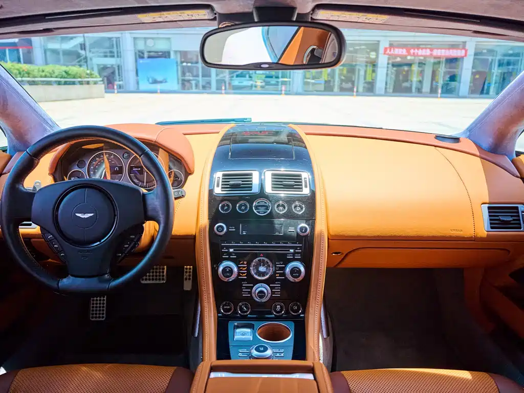Aston Martin Rapide — миниатюра 15